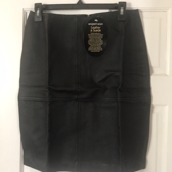 Black leather midi skirt NWT Newport News - Picture 2 of 2
